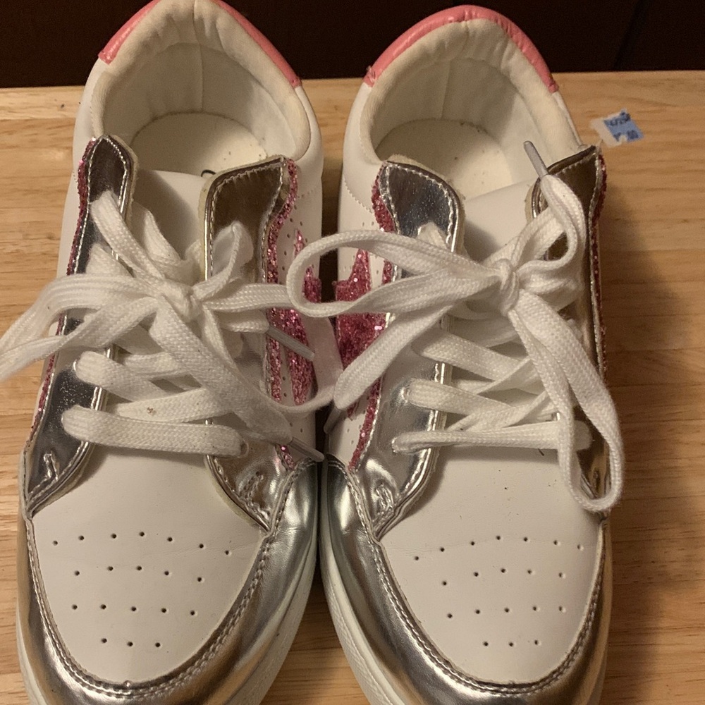 Kids White and Pink Star sneakers